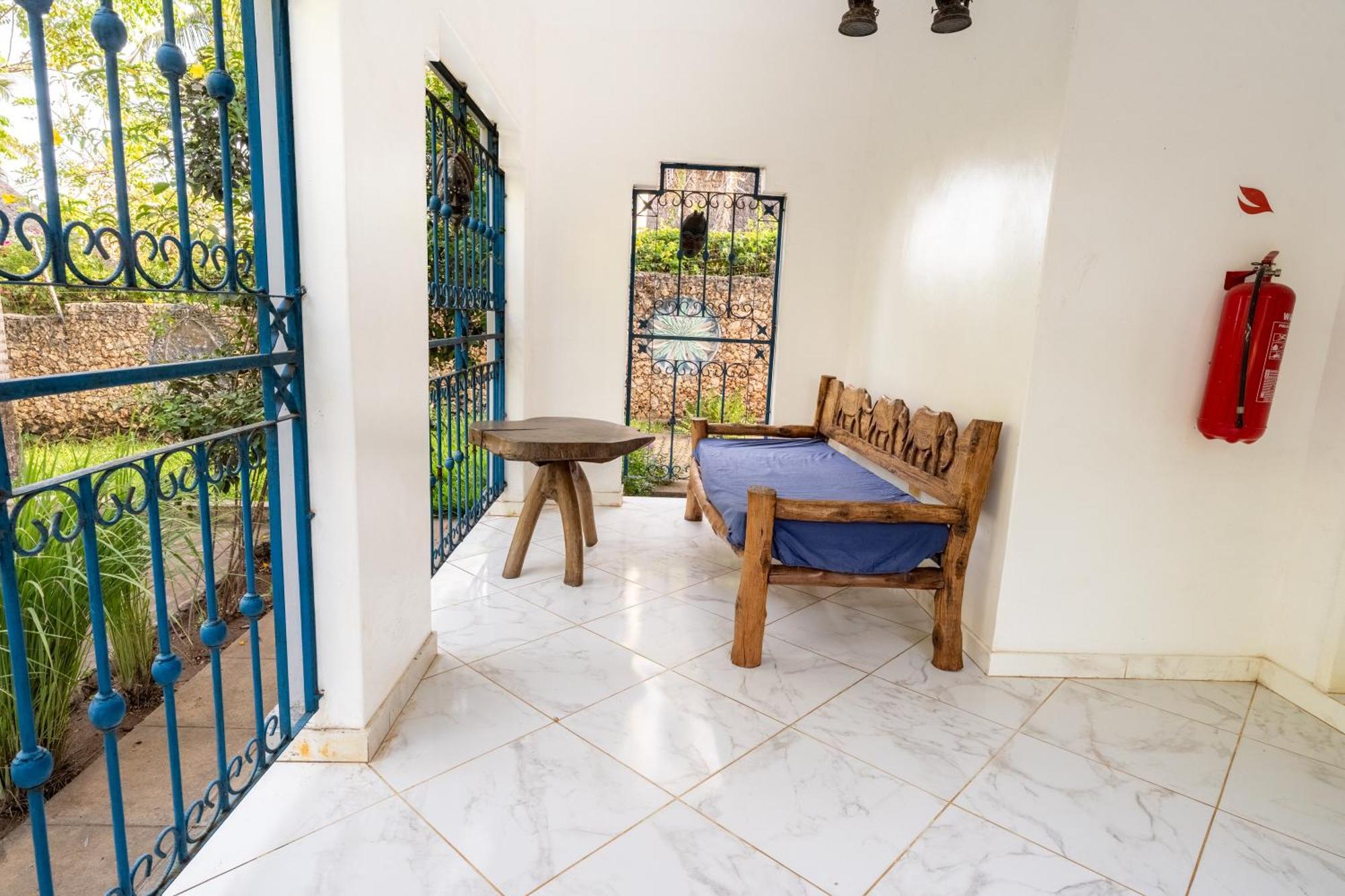 Queens Chateau Boutique Villa Diani Beach Exterior foto