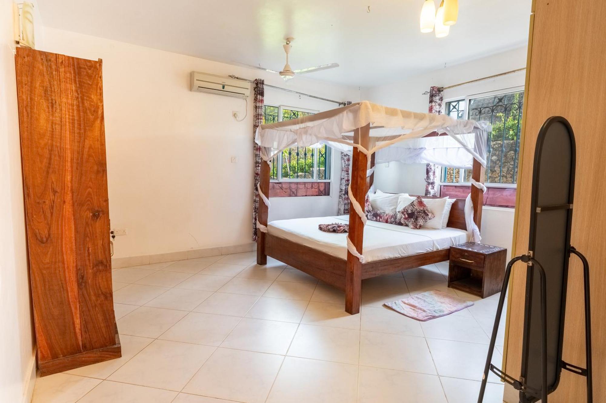 Queens Chateau Boutique Villa Diani Beach Exterior foto