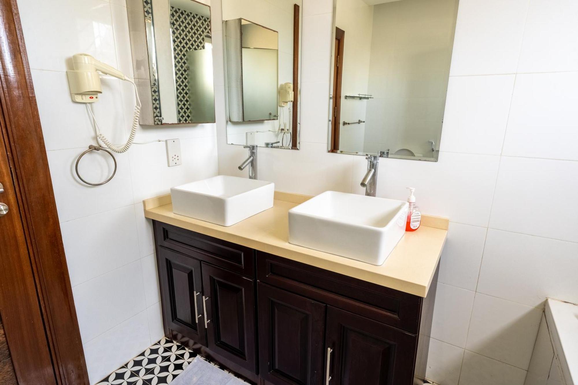 Queens Chateau Boutique Villa Diani Beach Exterior foto