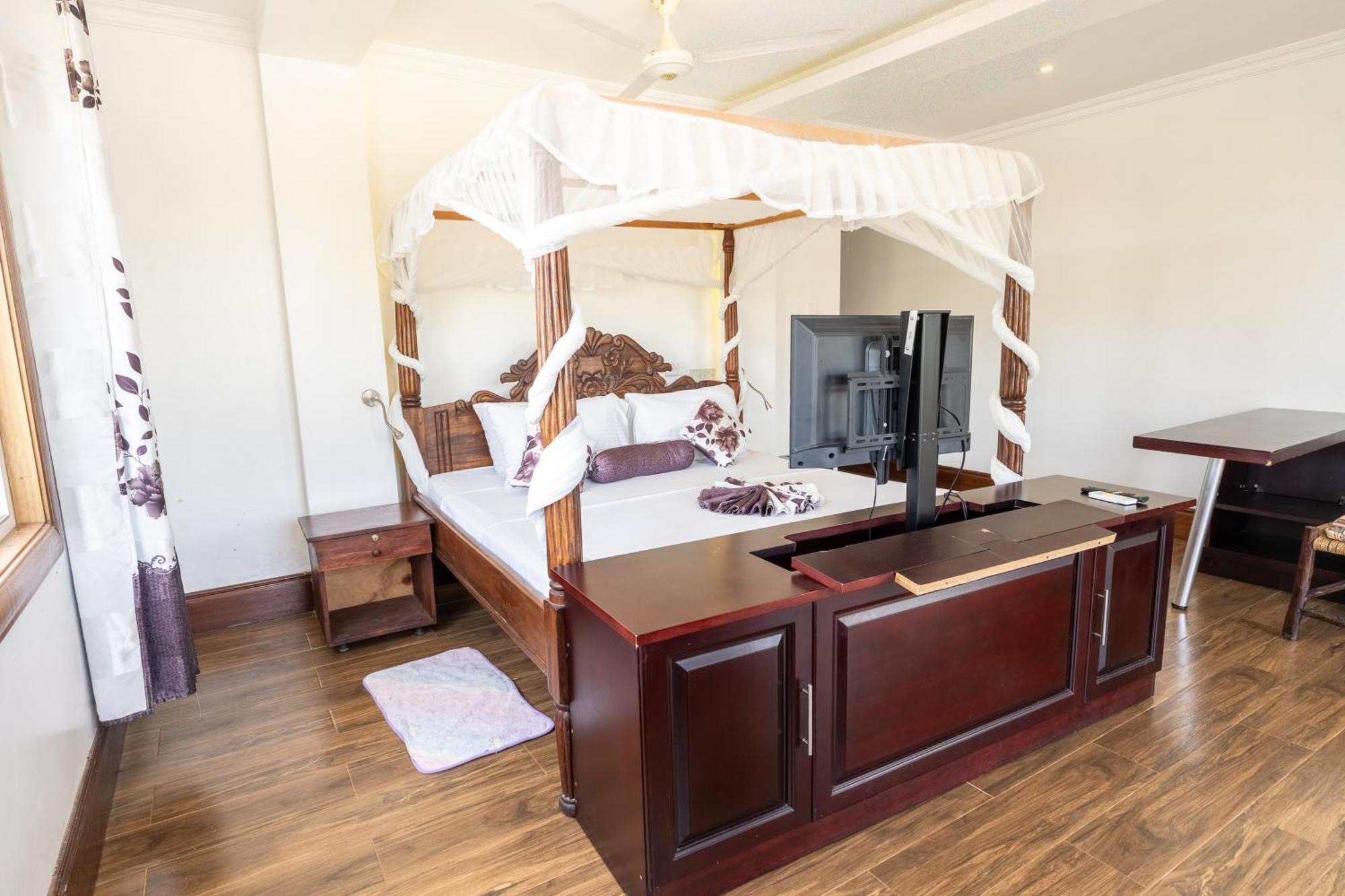 Queens Chateau Boutique Villa Diani Beach Exterior foto